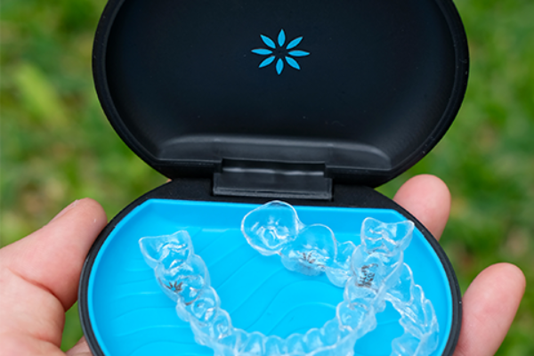 Invisalign - Οδοντιατρείο Καρατζέας Dental Care